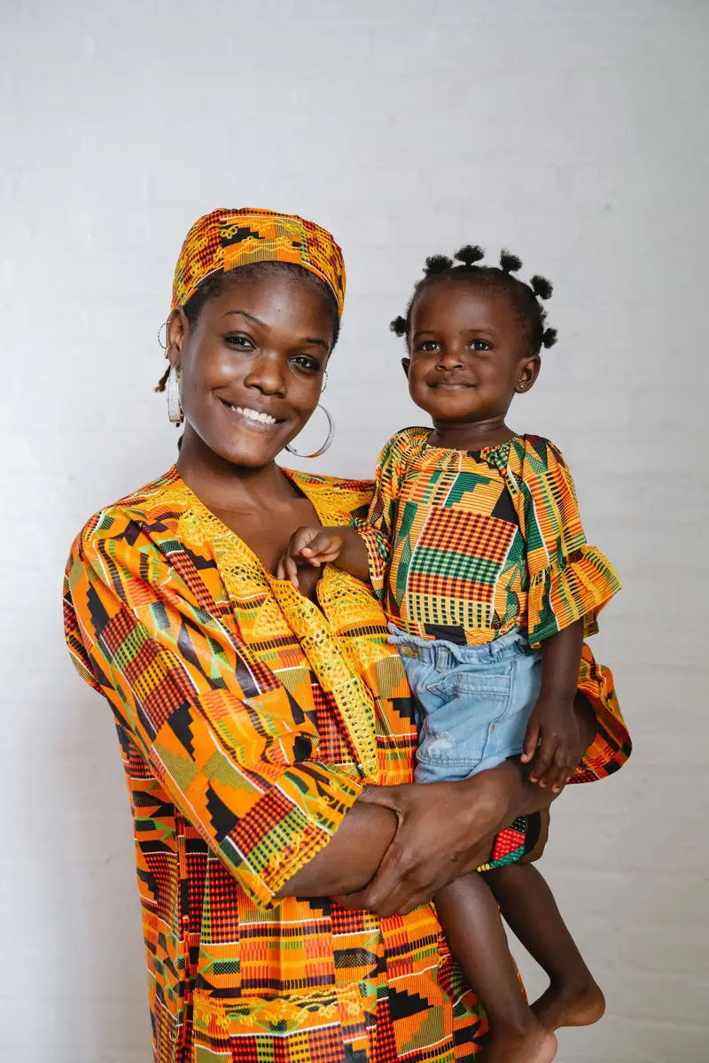 Mère et sa fille souriantes
